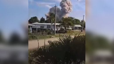 Imágenes del humo sobre la localidad de Holguín. (Captura de pantalla © Glenda Rancaño-Twitter)