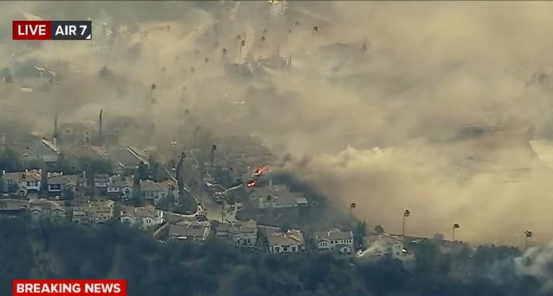 Incendios fuera de control en Los Ángeles. (Captura de pantalla © ABC7-YouTube)