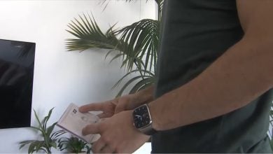 Imagen ilustrativa de un pasaporte español. (Captura de pantalla © RTVE Noticias-YouTube)