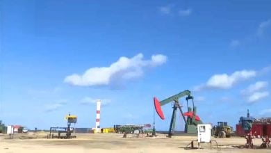 Imagen ilustrativa de un pozo de petróleo en la Isla. (Captura de pantalla © Canal Caribe-YouTube)