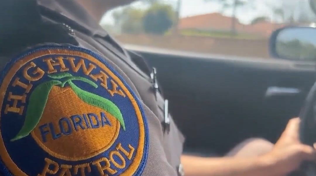 Imagen ilustrativa de un agente de la FHP. (Captura de pantalla © FOX 35 Orlando-YouTube)