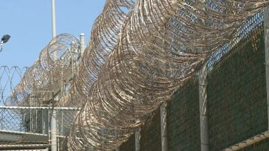 Muro en la Base Naval de Guantánamo. (Captura de pantalla © AFP News Agency-YouTube)