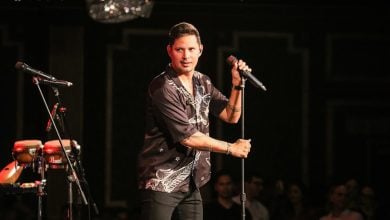 Leoni Torres en el Flamingo Bar de Miami, uno de los sitios icónicos para los cubanos en Florida. (Foto © Robin Pedraja)