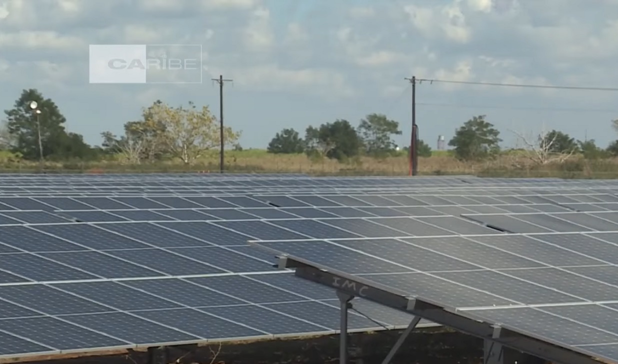 Imagen ilustrativa del parque fotovoltaico de Matanzas. (Captura de pantalla © Canal Caribe-Facebook)