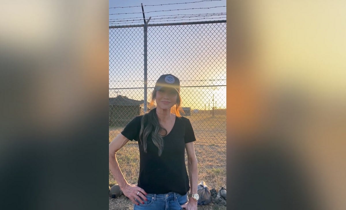 Secretaria de Seguridad Nacional electa por Trump en Guantánamo. (Captura de pantalla © Secretary Kristi Noem-Twitter)