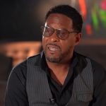 Javier Sotomayor durante una entrevista. (Captura de pantalla © Cubavisión Internacional-YouTube)