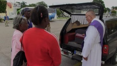 Imagen ilustrativa de un funeral en Cuba. (Captura de pantalla © AFP Español-YouTube)