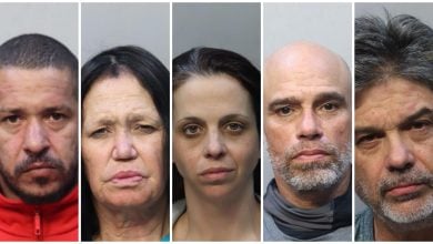 Toda la familia enfrenta múltiples cargos por tráfico y negligencia. (Foto © Miami-Dade County Corrections and Rehabilitation)