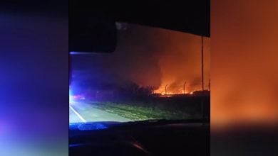 Imágenes del incendio que fueron captadas desde un automóvil cercano. (Captura de pantalla © Jose Balsera-Facebook)