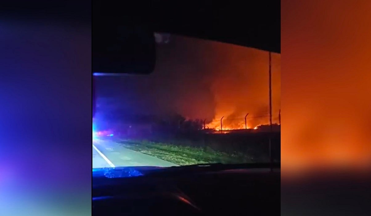 Imágenes del incendio que fueron captadas desde un automóvil cercano. (Captura de pantalla © Jose Balsera-Facebook)