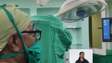 Imagen ilustrativa de médicos en un hospital de Sancti Spíritus. (Captura de pantalla © Canal Caribe-YouTube)