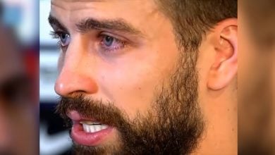 Piqué llorando en un evento de 2017, imagen de referencia de cómo pudo verse en la corte este 2025. (Captura de pantalla © DeportesLD-YouTube)